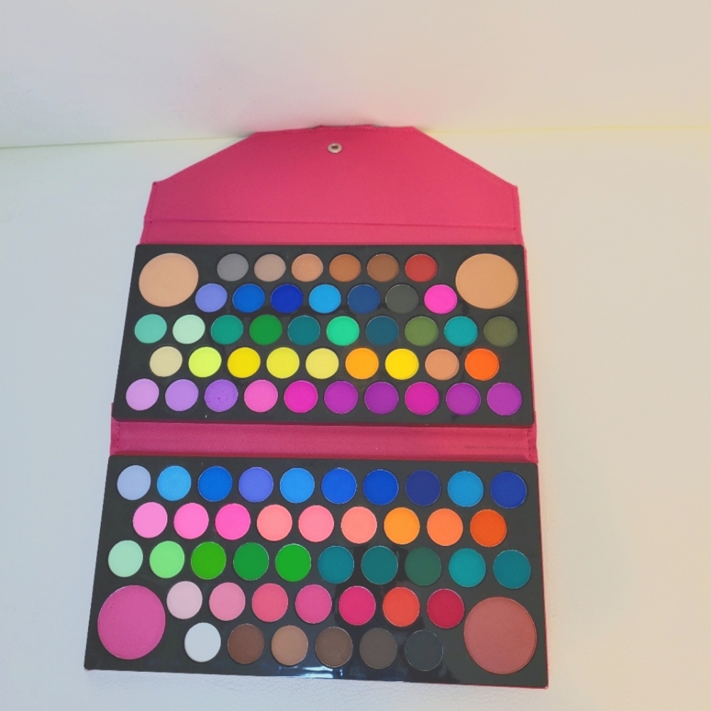 Ashley Lee eyeshadow clutch pallette